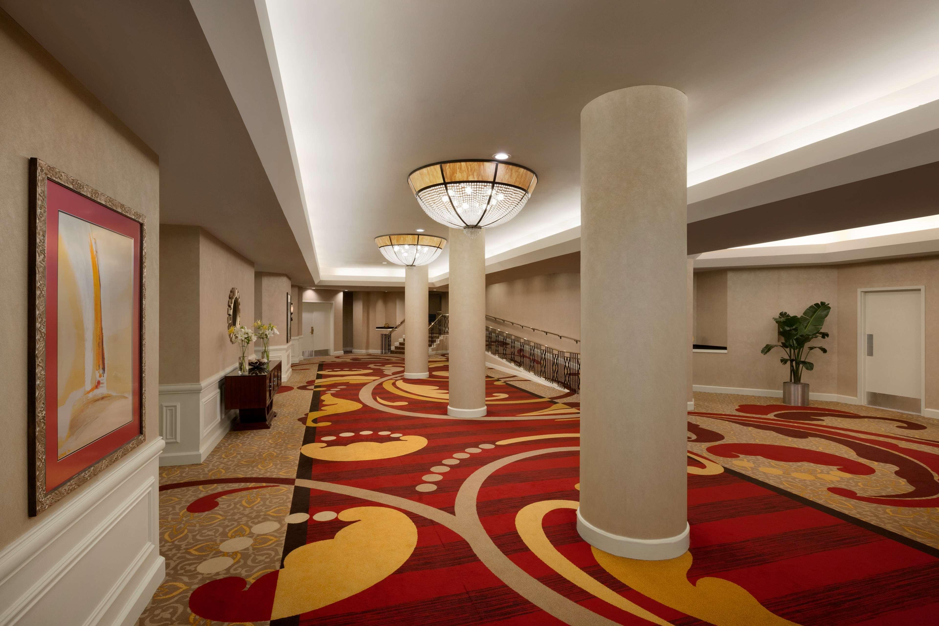 Hilton Hotel 3*