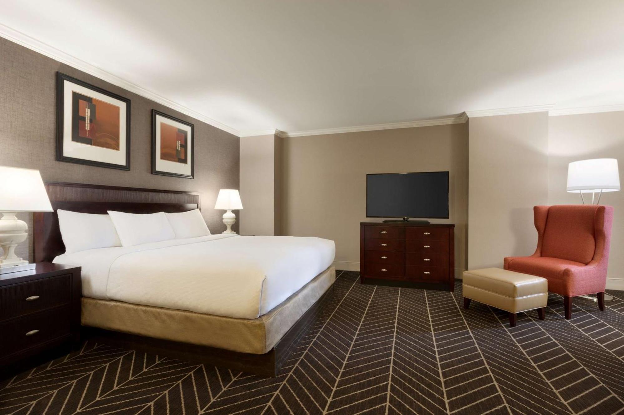 Hilton Hotel 3*